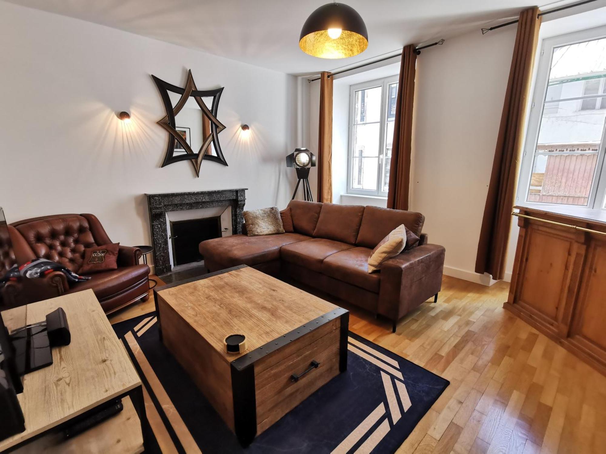 Appartement 3 Chambres Au Coeur Du Jura, Ideal Famille 살랭레뱅 외부 사진