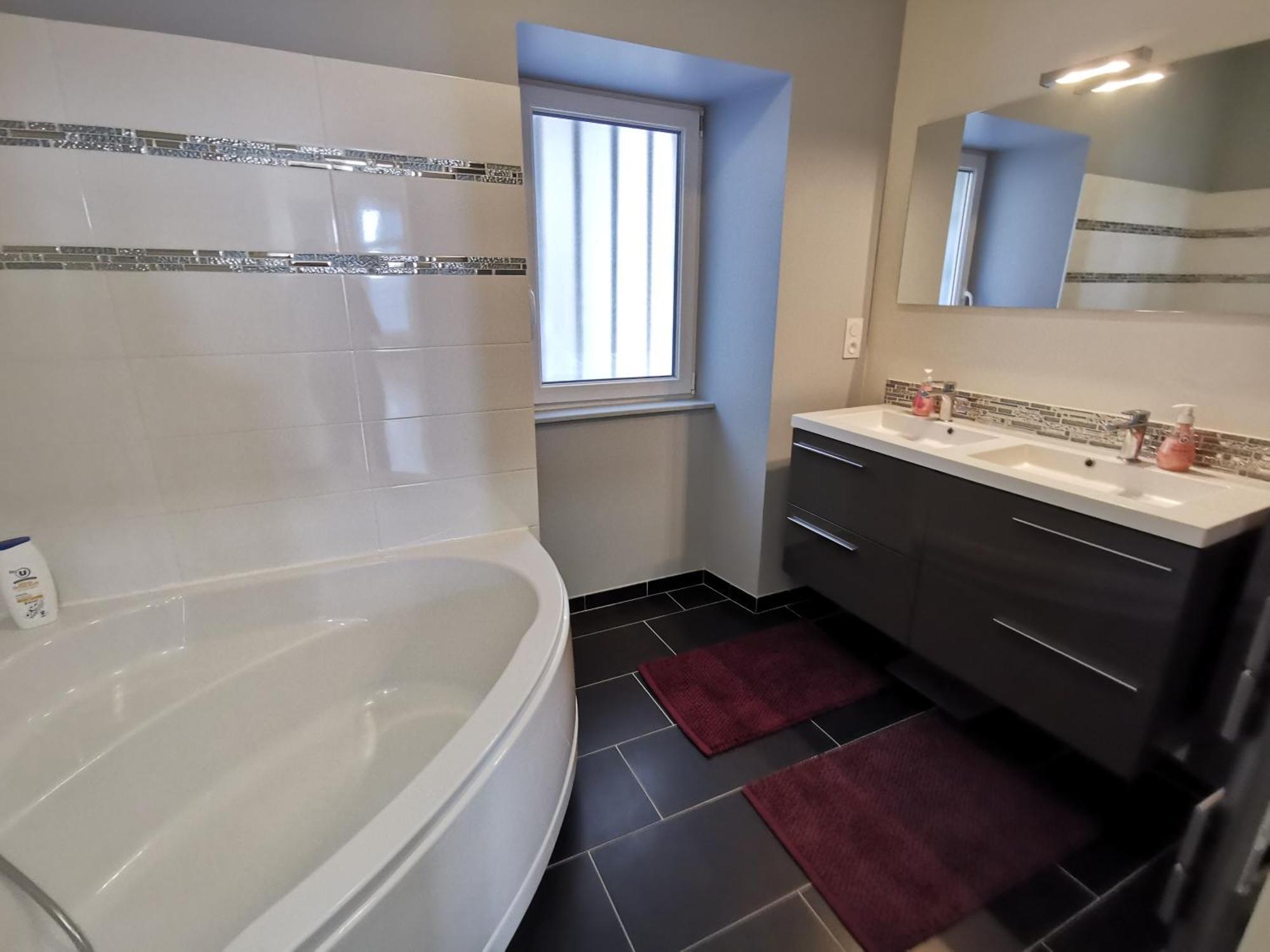 Appartement 3 Chambres Au Coeur Du Jura, Ideal Famille 살랭레뱅 외부 사진