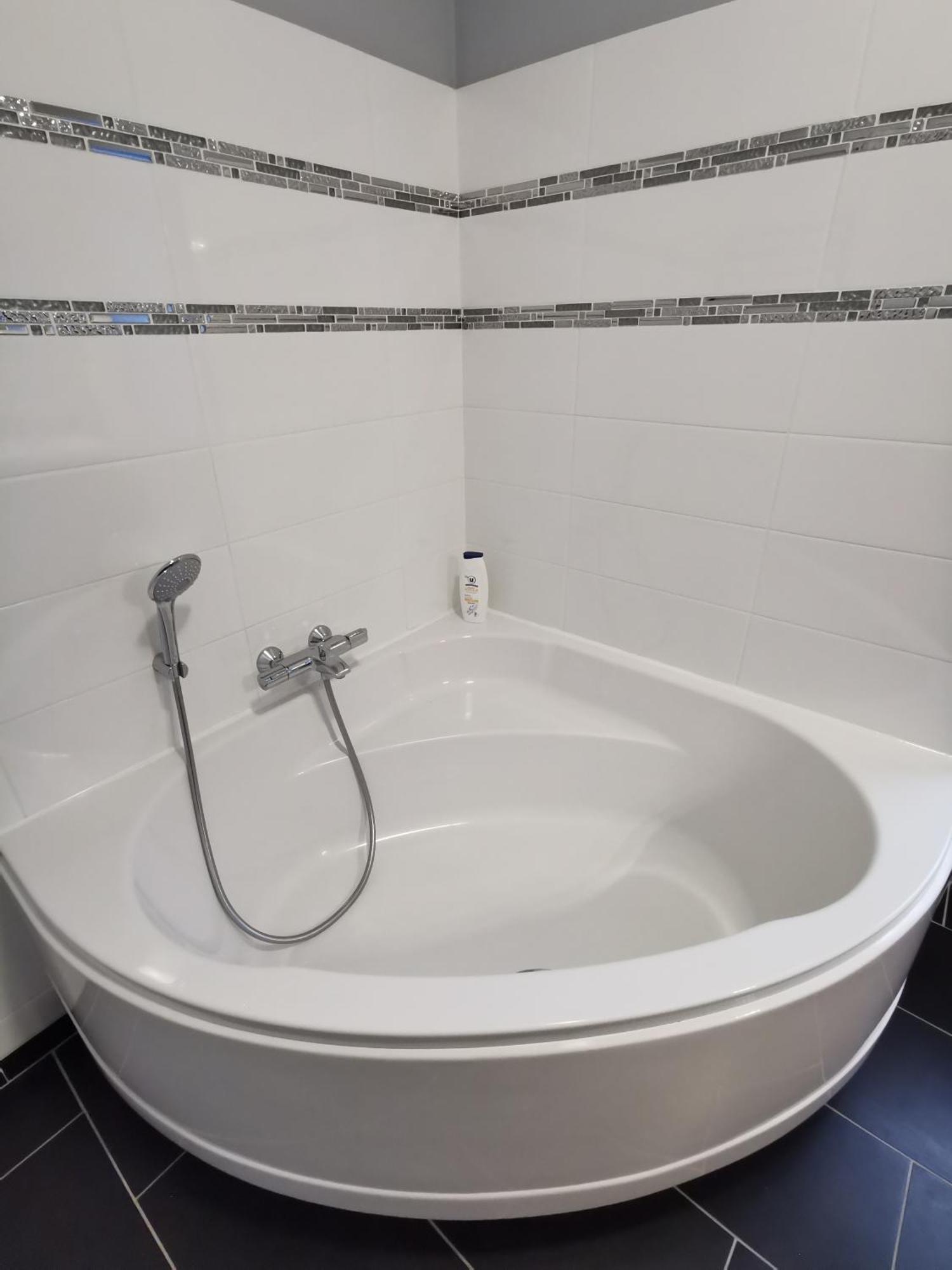 Appartement 3 Chambres Au Coeur Du Jura, Ideal Famille 살랭레뱅 외부 사진