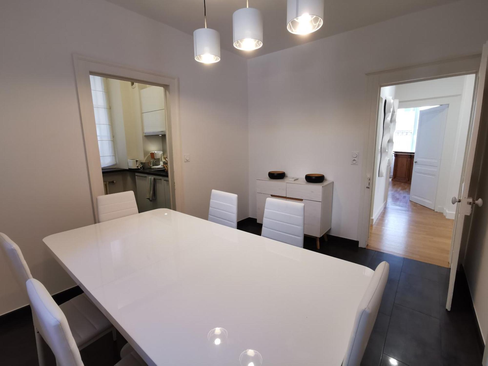 Appartement 3 Chambres Au Coeur Du Jura, Ideal Famille 살랭레뱅 외부 사진