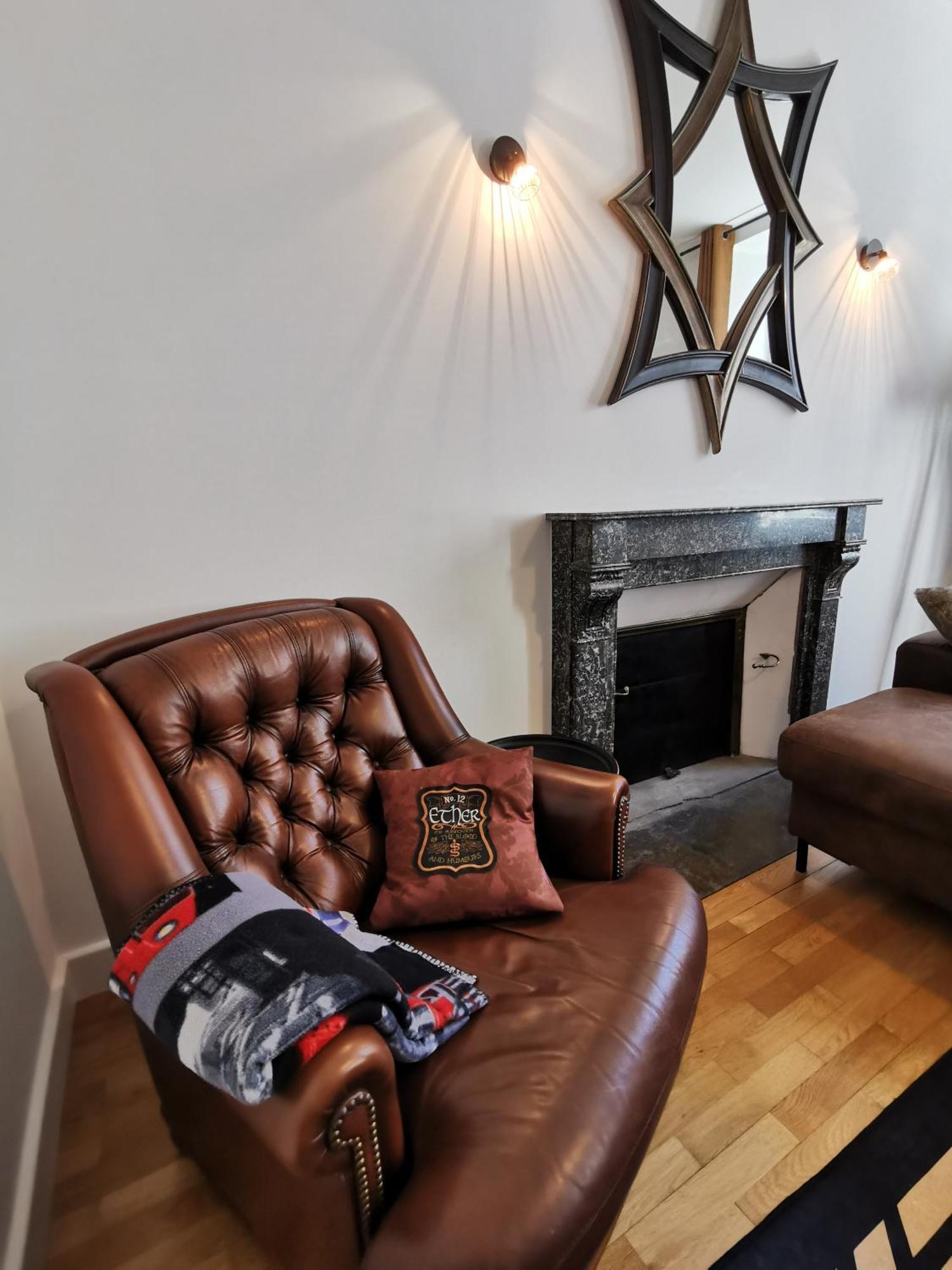 Appartement 3 Chambres Au Coeur Du Jura, Ideal Famille 살랭레뱅 외부 사진