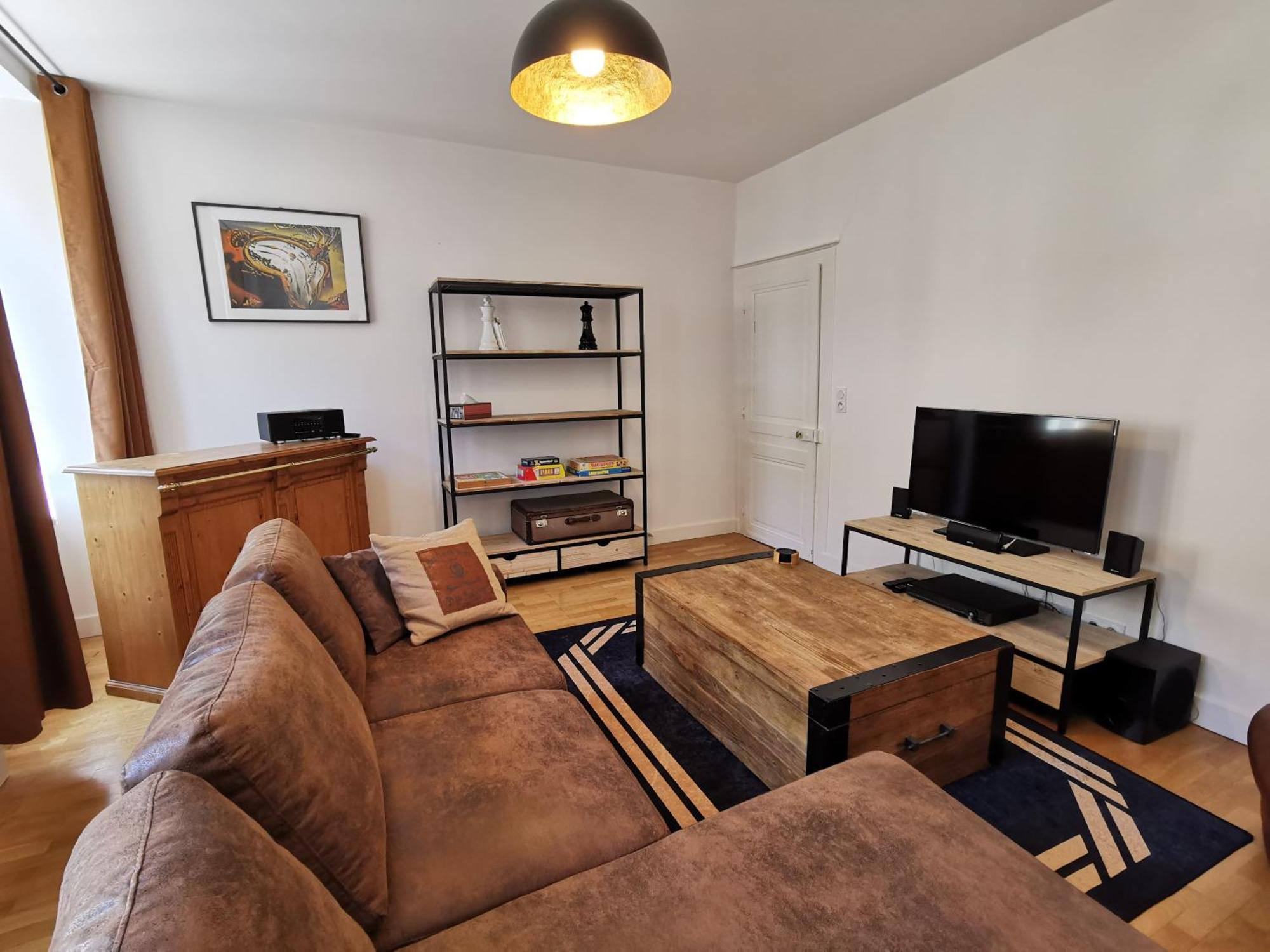 Appartement 3 Chambres Au Coeur Du Jura, Ideal Famille 살랭레뱅 외부 사진